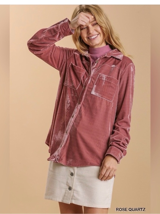 Umgee Tops - Umgee velvet button down top with pockets size 2x